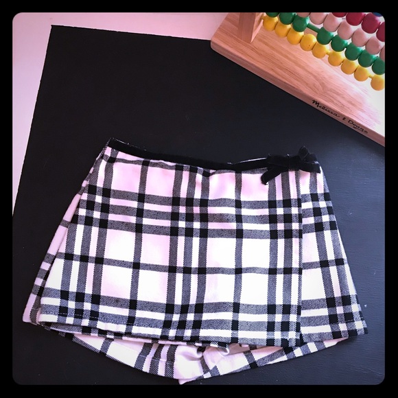Old Navy Other - Old Navy Baby Black & White Plaid Skort 12-18M